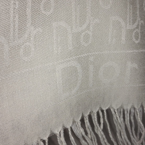 CHRISTIAN DIOR WRAP - Picture 5 of 10